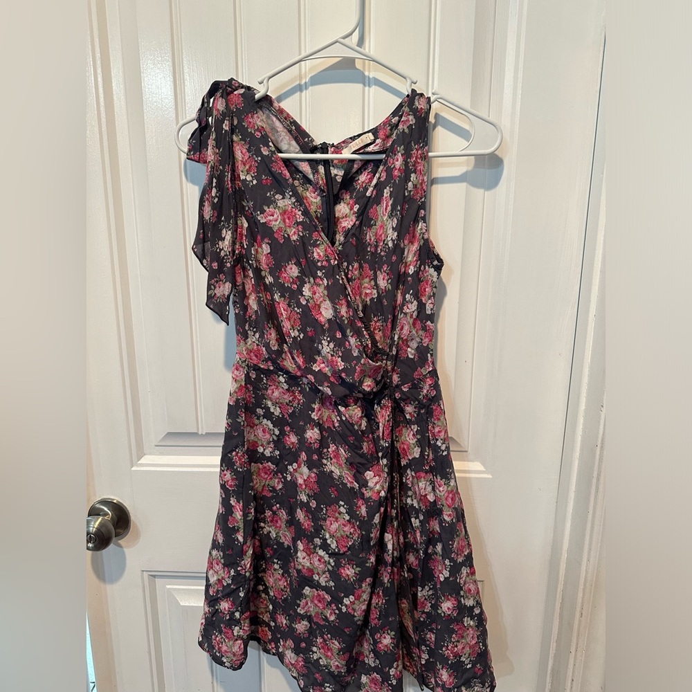 Ladies xs ties on one shoulder dress from tulle